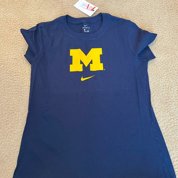 NWT - U of M ladies sz small T-shirt. Nike, slim fit. - Picture 1 of 2
